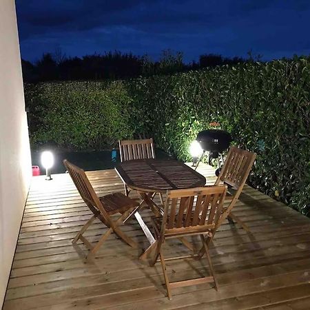 Maisonnette Avec Terrasse Argences Exterior foto