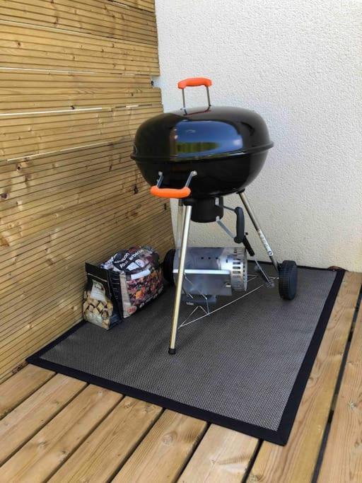 Maisonnette Avec Terrasse Argences Exterior foto